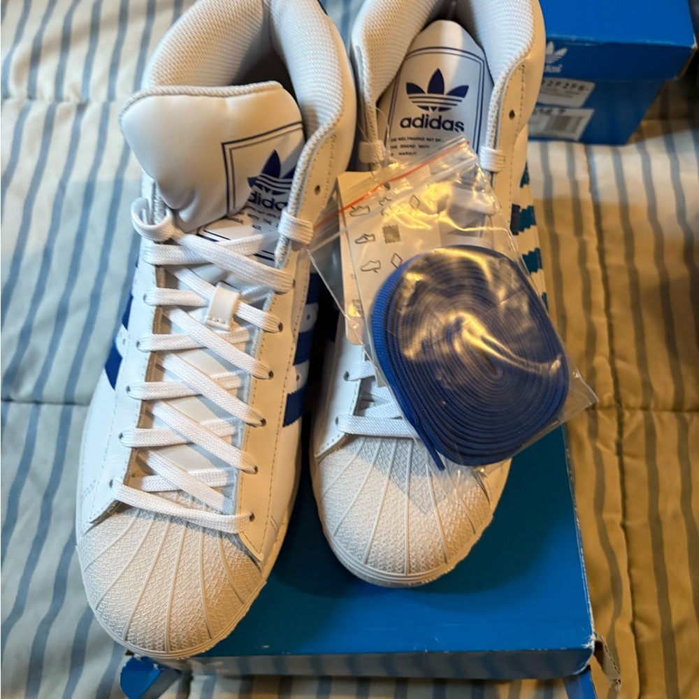 Adidas Pro Model White with Blue Stripes - Picture 5 of 9